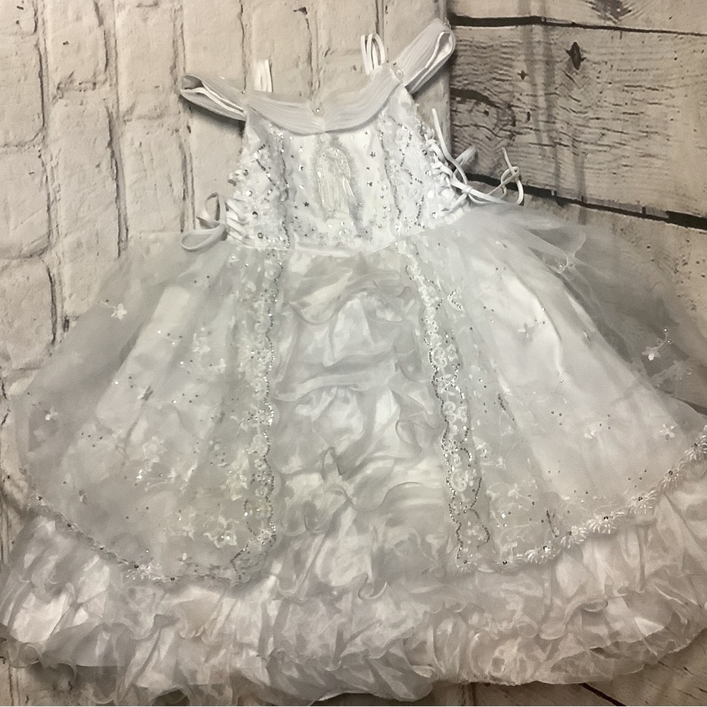 BEAUTIFUL FLOWER GIRL YOUNG GIRLS DRESS. NICE CHRIST DESIGN.